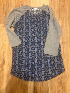 Woman’s Blue Patterned Raglan Tunic Top